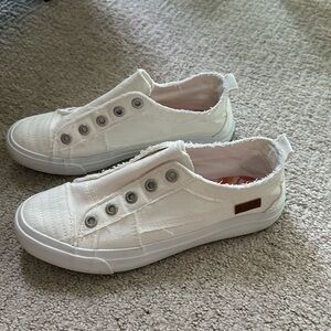 Women’s size 8.5 Blowfish slip-on sneaker